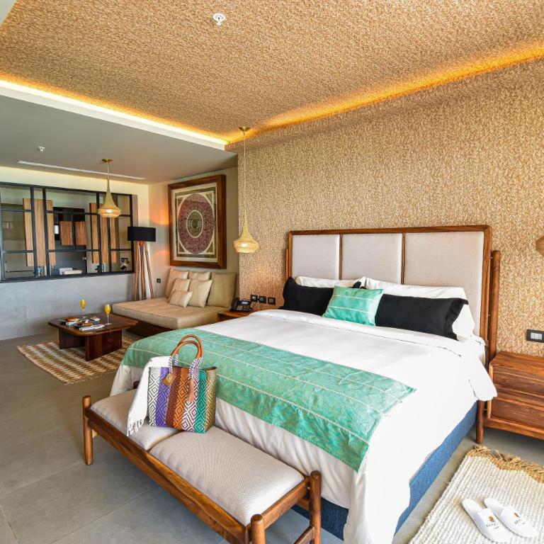 Mvngata Beach Hotel - Premium Oceanfront - 1
