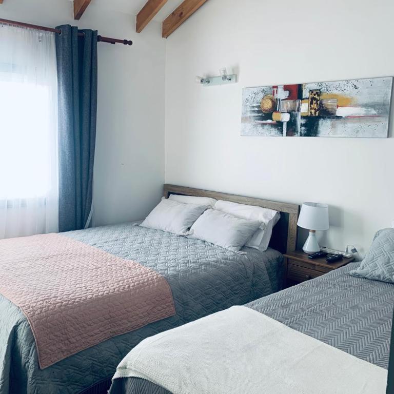 Hostal Uruz - Habitación Familiar con baño privado - 4