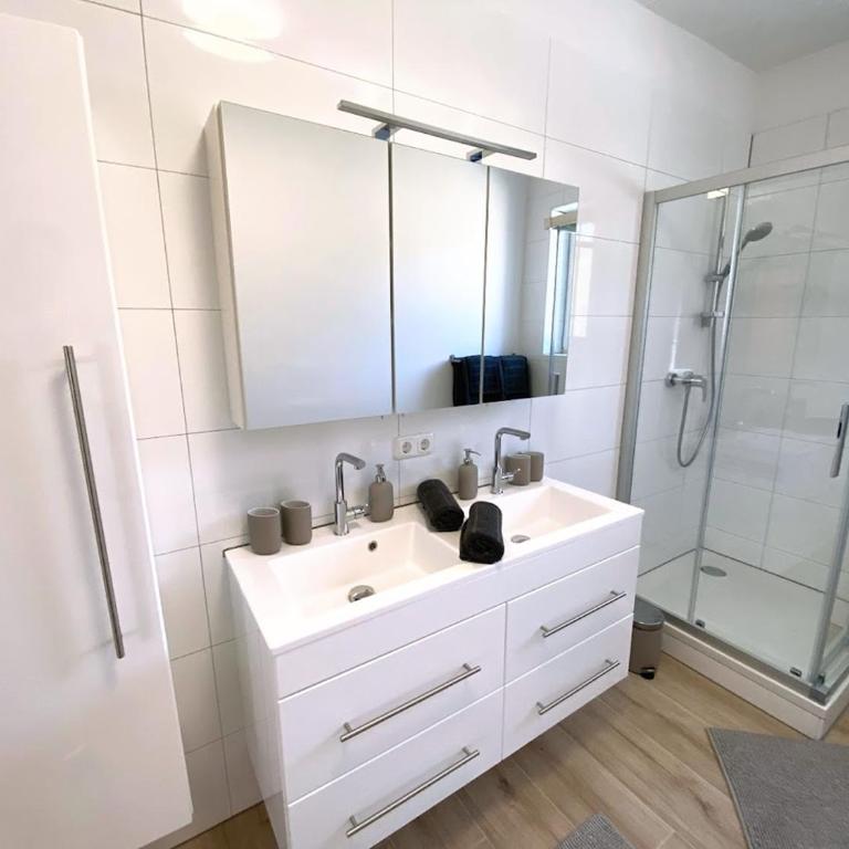 CLAUS RESCH APPARTEMENTS - E-Bike, Wandern, Minigolf, Familie, Urlaub an der Weinstraße - Grande Chambre Double - 2