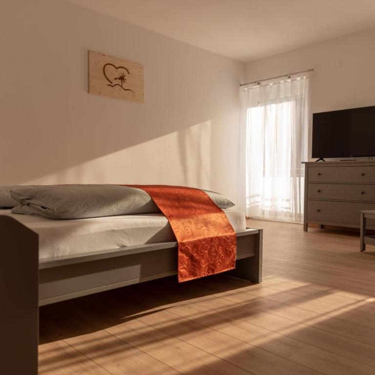 CLAUS RESCH APPARTEMENTS - E-Bike, Wandern, Minigolf, Familie, Urlaub an der Weinstraße - Grande Chambre Double - 6