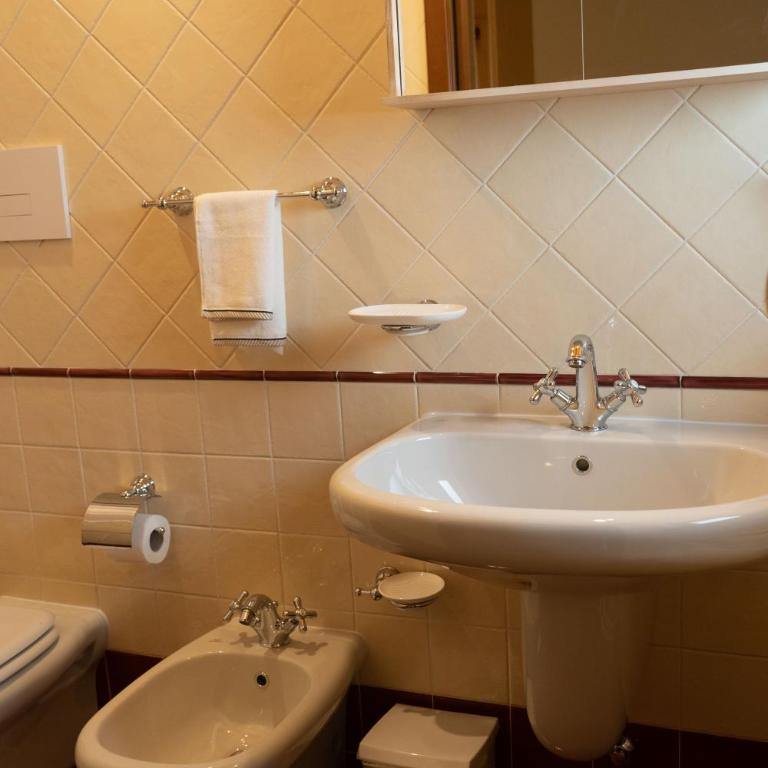 La FIOCCHINA - Magic Place - apartments & studios in Garda Lake - countryside farmhouse, inside the middle of the lake between sky & water - Appartamento con Vista Lago - 18