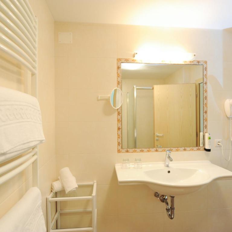 Landhotel Latscherhof - Chambre Double avec Terrasse - 7