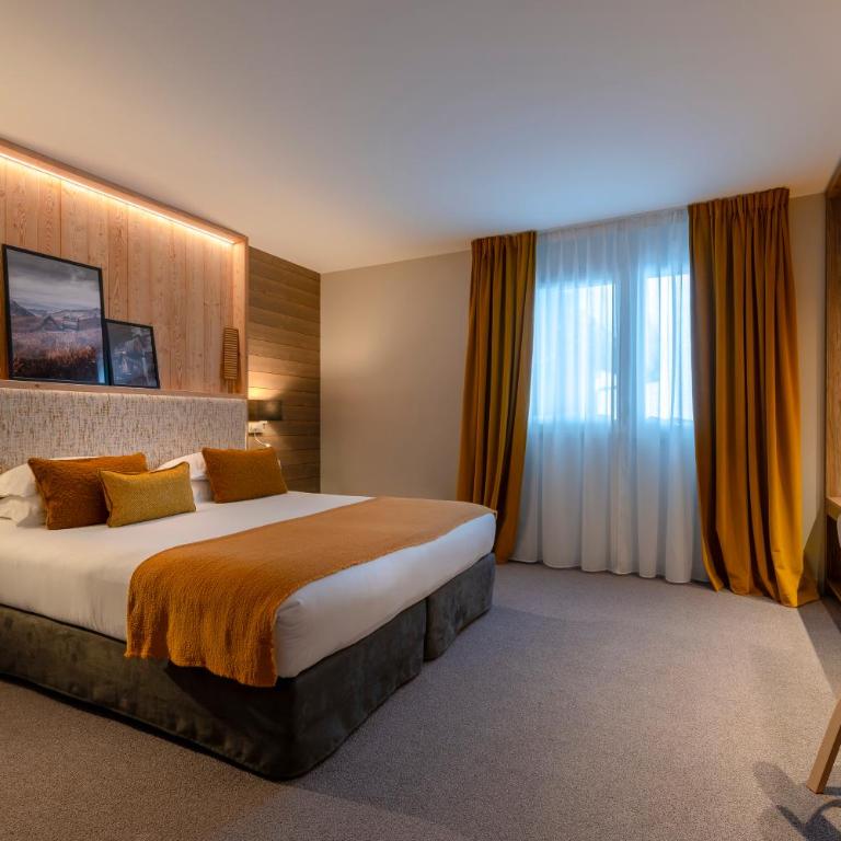 ILY Hotels & Spa La Rosiere - Chambre Quadruple avec Accès au Spa - Vue sur Montagne - 1