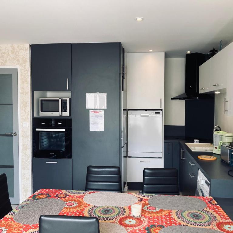 Standing, luminosité à 100m de la mer, T3 prestige - Two-Bedroom Apartment - 7