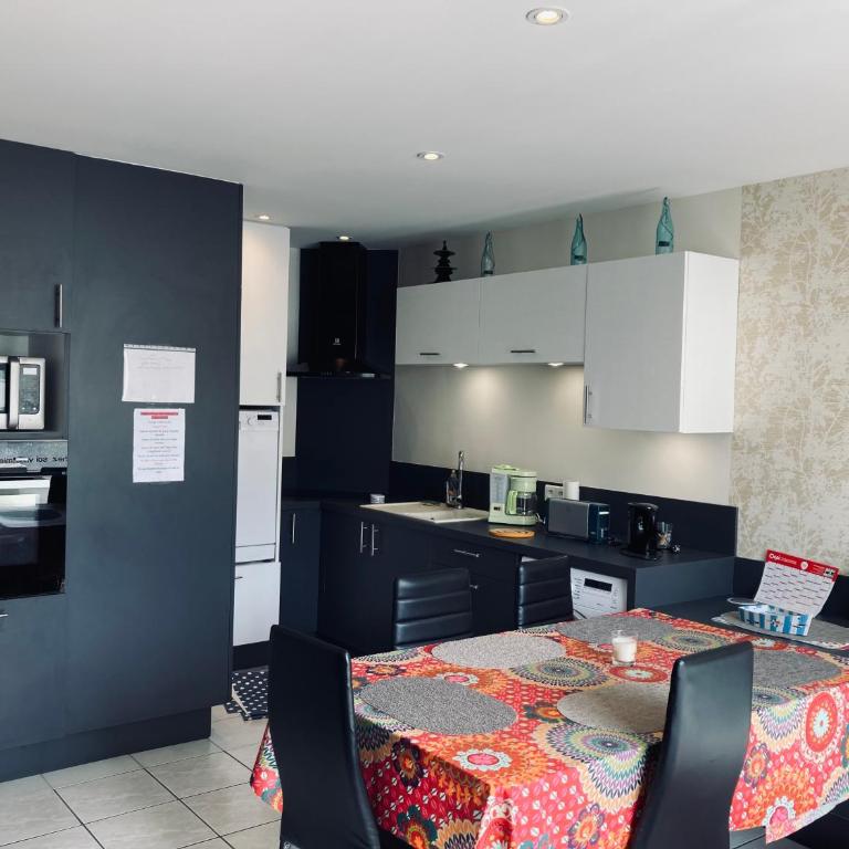 Standing, luminosité à 100m de la mer, T3 prestige - Two-Bedroom Apartment - 1