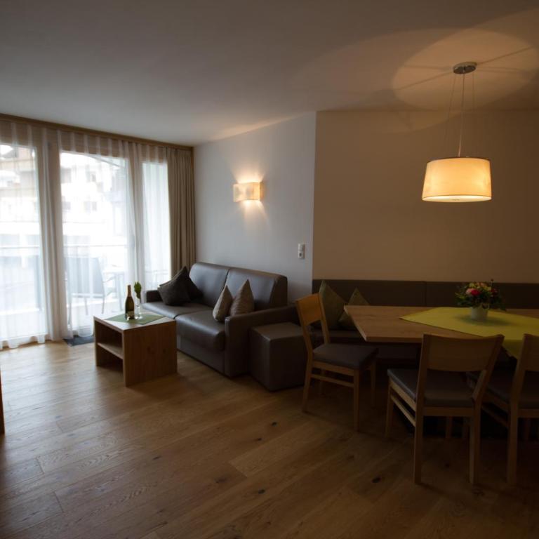 Berglife Appartements - Apartment mit 3 Schlafzimmern und einem Balkon oder einer Terrasse - 6