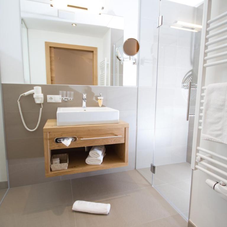 Berglife Appartements - Apartment mit 3 Schlafzimmern und einem Balkon oder einer Terrasse - 5