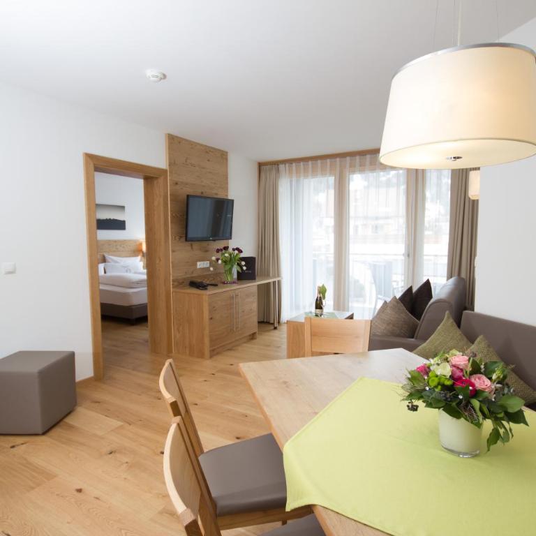 Berglife Appartements - Apartment mit 3 Schlafzimmern und einem Balkon oder einer Terrasse - 1