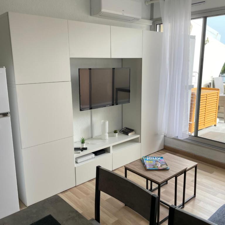 Studio vue port, belle terrasse, piscine - Apartment mit 1 Schlafzimmer - 5