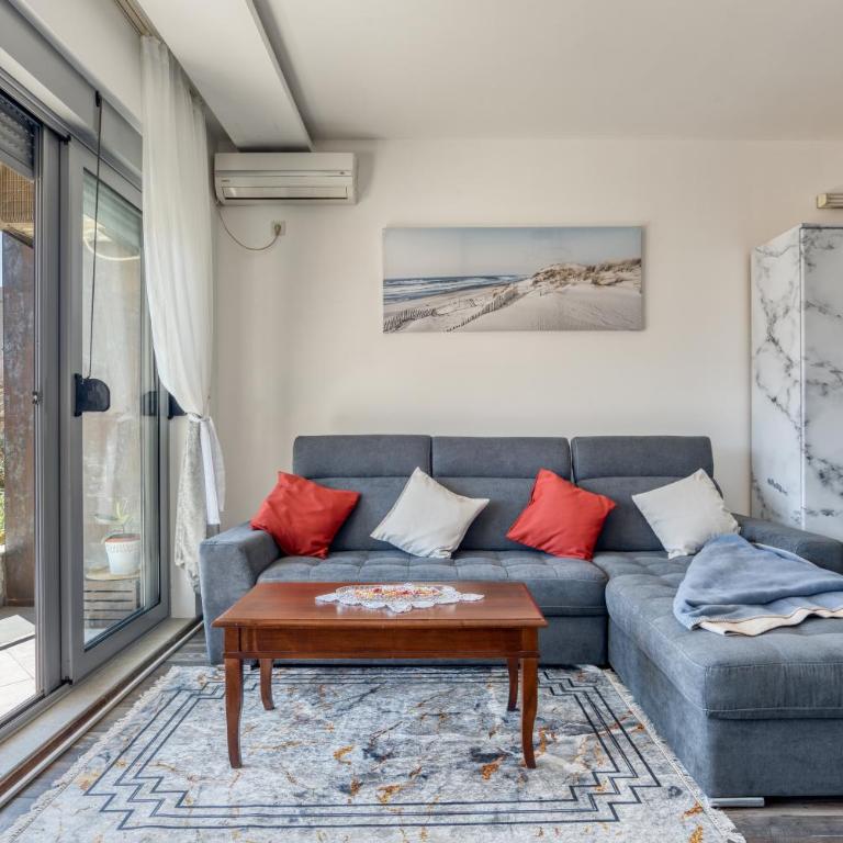 Apartment With a View - One-Bedroom Apartment - 17