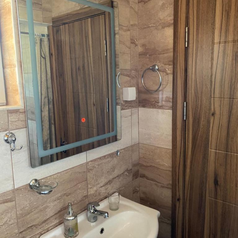 Cottage Angel - Two-Bedroom House - 28