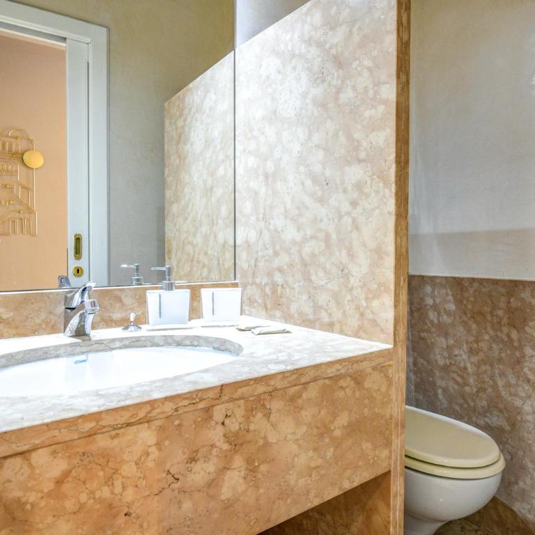 Prestige Suite Sirmione - Camera Queen Deluxe - 9