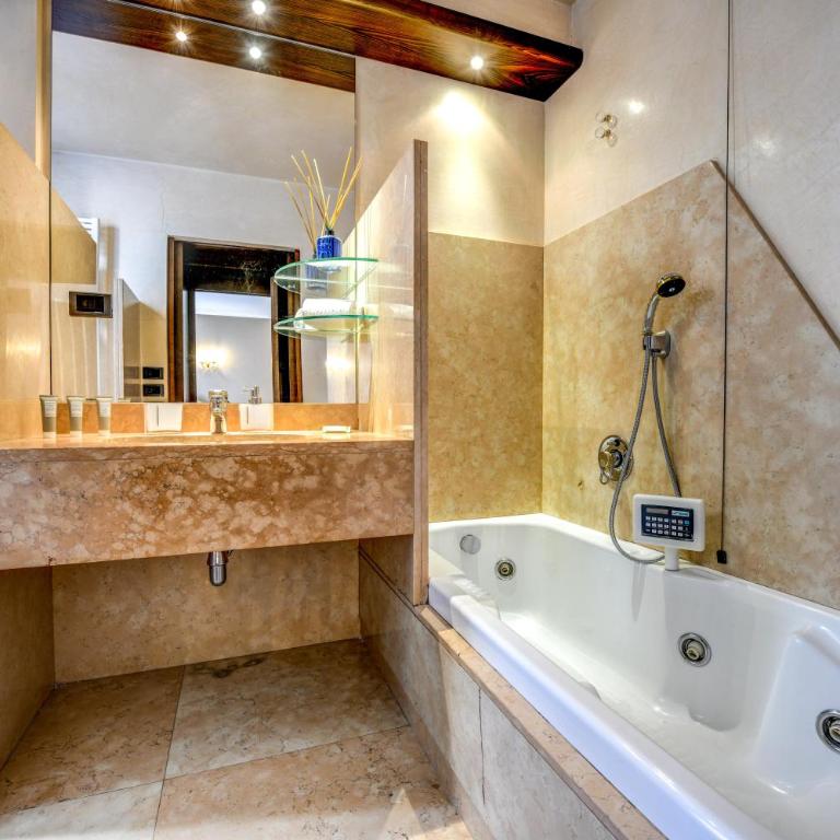 Prestige Suite Sirmione - Camera Queen Deluxe - 12
