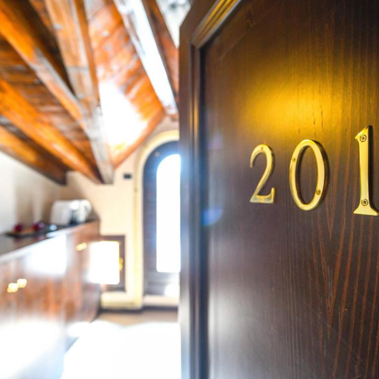 Prestige Suite Sirmione - Camera King con Vista Lago - 11