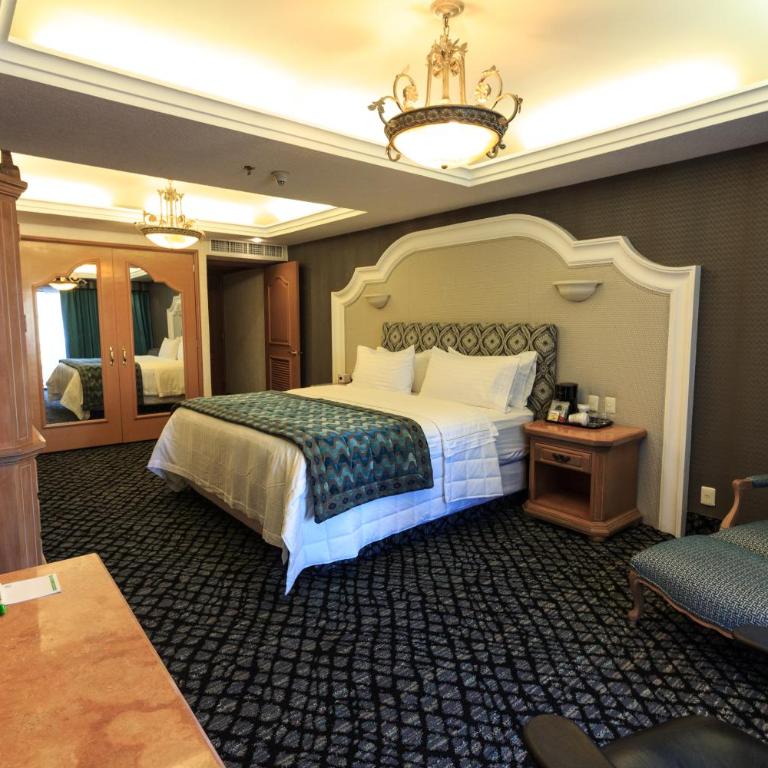 Holiday Inn Queretaro Centro Historico by IHG - Premium King Room - 1