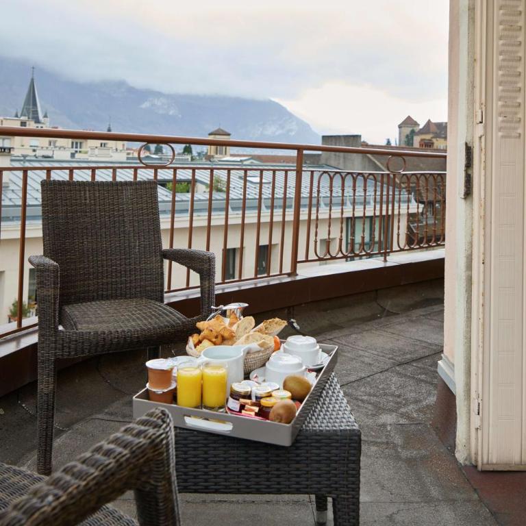 Best Western Plus Hotel Carlton Annecy - Chambre Lit Queen-Size Exécutive avec Balcon - Non-Fumeurs - 2
