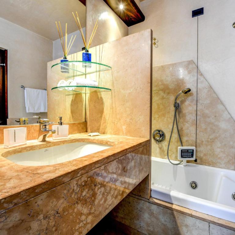 Prestige Suite Sirmione - Camera Queen Deluxe - 18