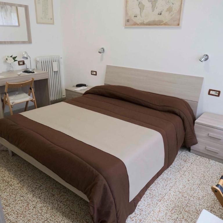 Hotel La Torre - Camera Matrimoniale/Doppia con Letti Singoli - 1