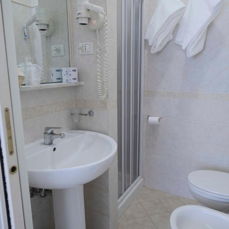 Hotel La Torre - Camera Tripla Standard - 3