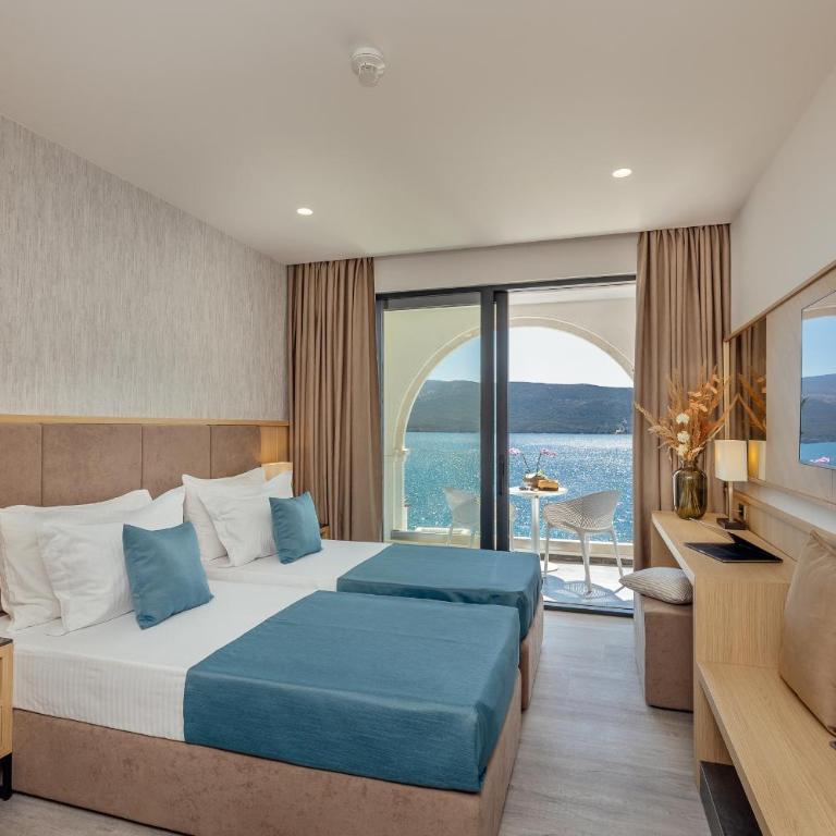 Hotel Perla - Deluks Soba sa Bračnim Krevetom/Zasebnim Krevetima i Pogledom na More - 4