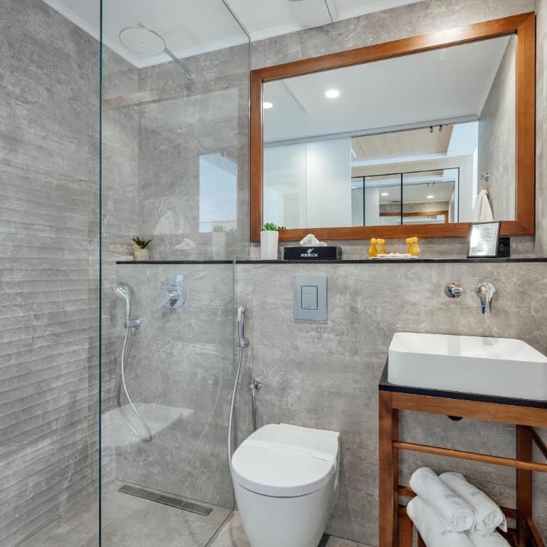 Hotel Perla - Deluxe Double or Twin Room with Sea View - 8