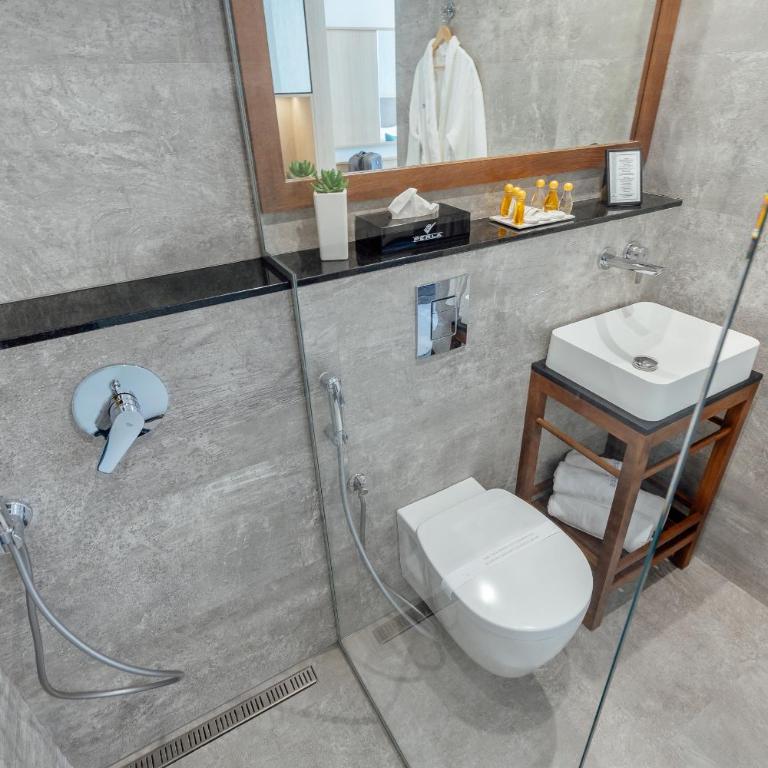 Hotel Perla - Deluxe Double or Twin Room with Sea View - 9