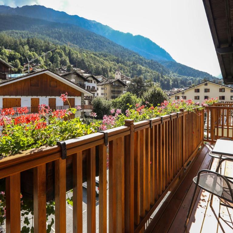 Hotel Crampon - Camera Superior Matrimoniale/Doppia con Letti Singoli con Balcone - 8