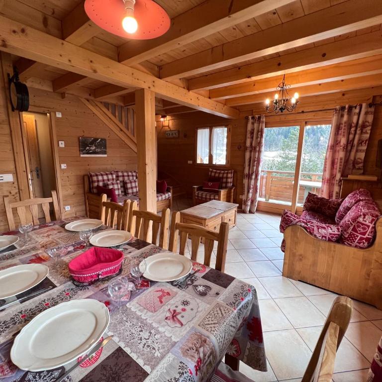 AULP DE SUZ 1 - Demi chalet avec vue montagnes, proche arrêt de navettes - Wifi- Garage et parking - Appartement 2 Chambres avec Vue sur la Montagne - 6