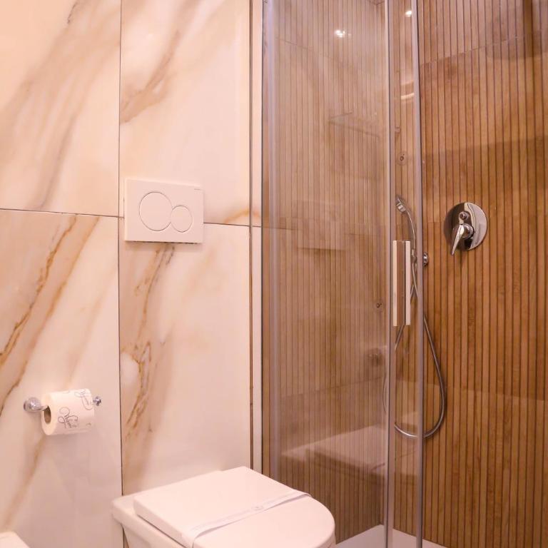 Mama House Roma - Camera Matrimoniale con Bagno Privato - 6