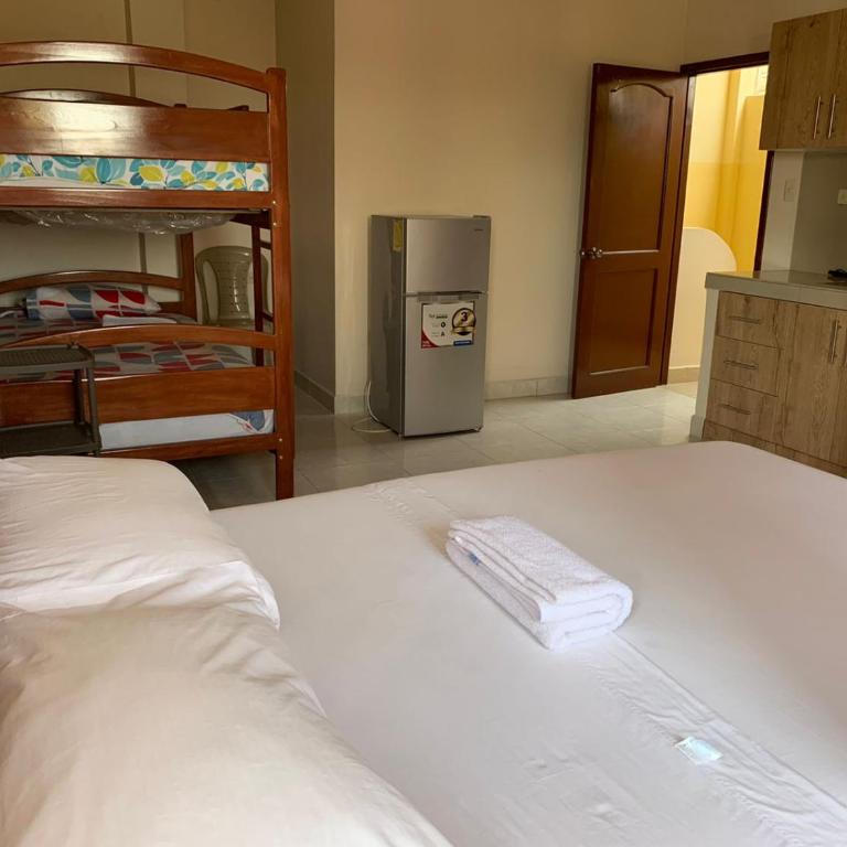 Hostal Costa Azul - Habitación Triple con baño privado - 3