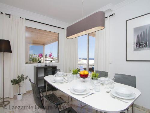 Villa Benedicte sea view, heated pool, bedroom A/C, WiFi, SKY, short walk to Puerto del Carmen - Villa de 3 dormitorios - 3