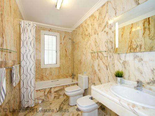 Villa Benedicte sea view, heated pool, bedroom A/C, WiFi, SKY, short walk to Puerto del Carmen - Villa de 3 dormitorios - 11