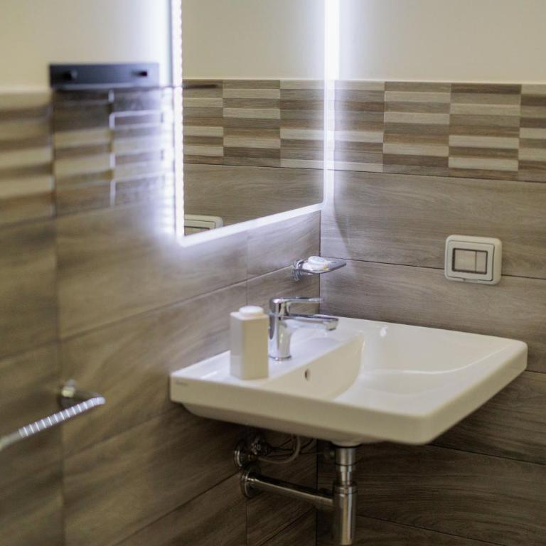 Fuori Rotta Rooms - Camera Tripla con Bagno Privato - 18