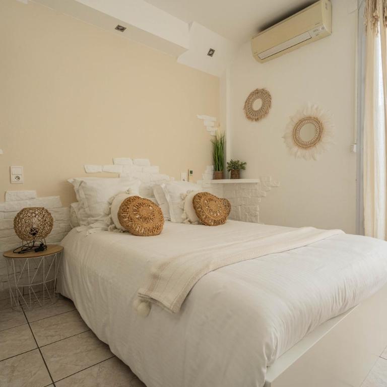 Hôtel Le Méditerranée - Chambre Double Supérieure avec terrasse ou balcon - 11