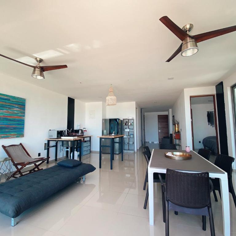 Angelina 28 Beachfront and Family Apartments - Modern and Relaxing Long Stays - 20 min from Cancun Airport - One-Bedroom Apartment with Sea View - 5