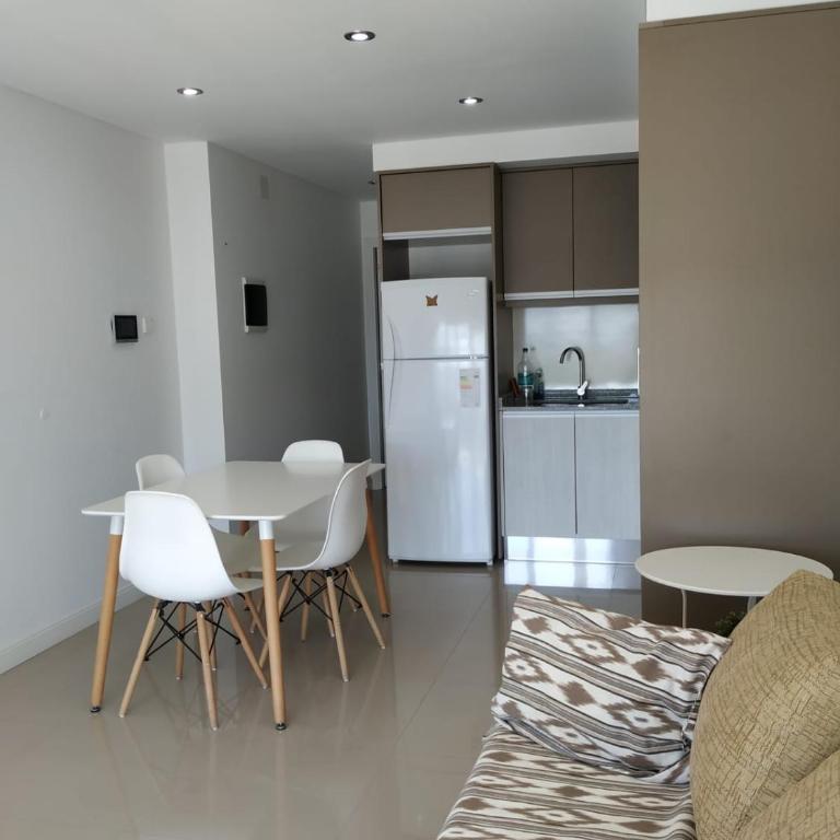Hermoso DOS ambientes con espacioso balcón y vistas Zona La Perla - Apartamento de 1 dormitorio - 2
