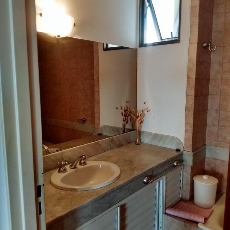 Excelente departamento, a metros del Shopping Paso del Paraná, vista al río Paraná, cochera techada privada - silencio - ideal para descansar - barrio residencial - Apartamento de 1 dormitorio - 15