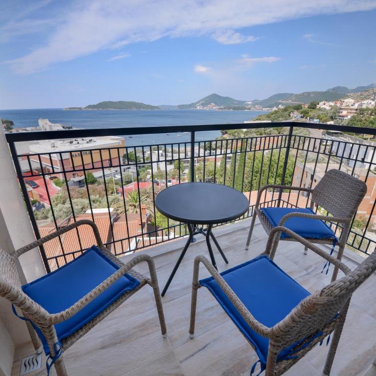 Villa Katarina - Dvokrevetna Soba sa Bračnim Krevetom sa Balkonom i Pogledom na More - 3