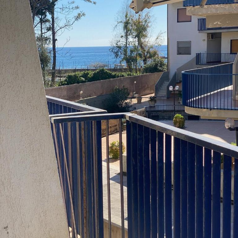 Coral Beach Apartment- Steps from Sea, AC & WIFI - Appartamento con 1 Camera da Letto - 14