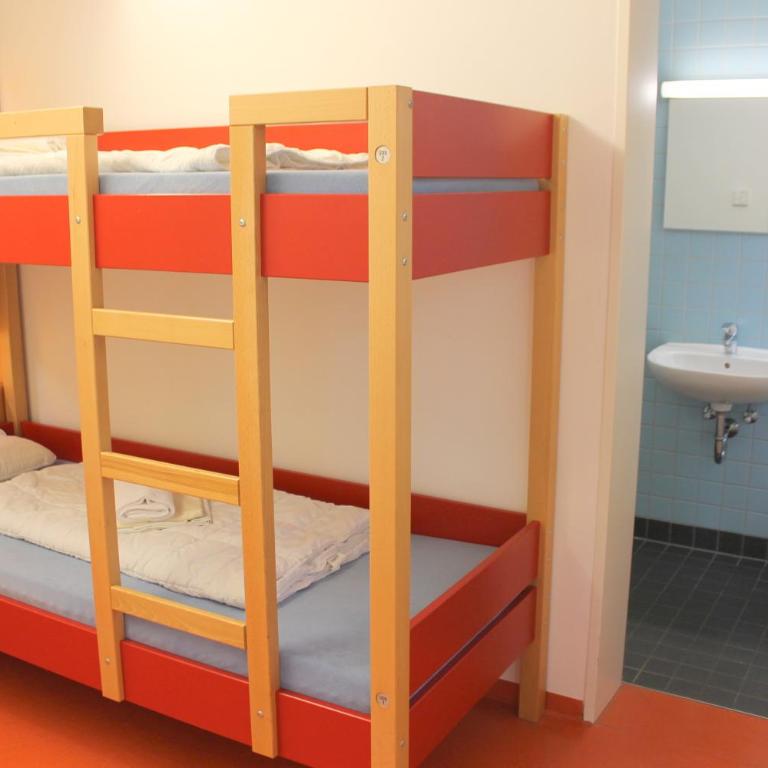 HI Munich Park Youth Hostel - Private Triple Room with Bathroom - 5