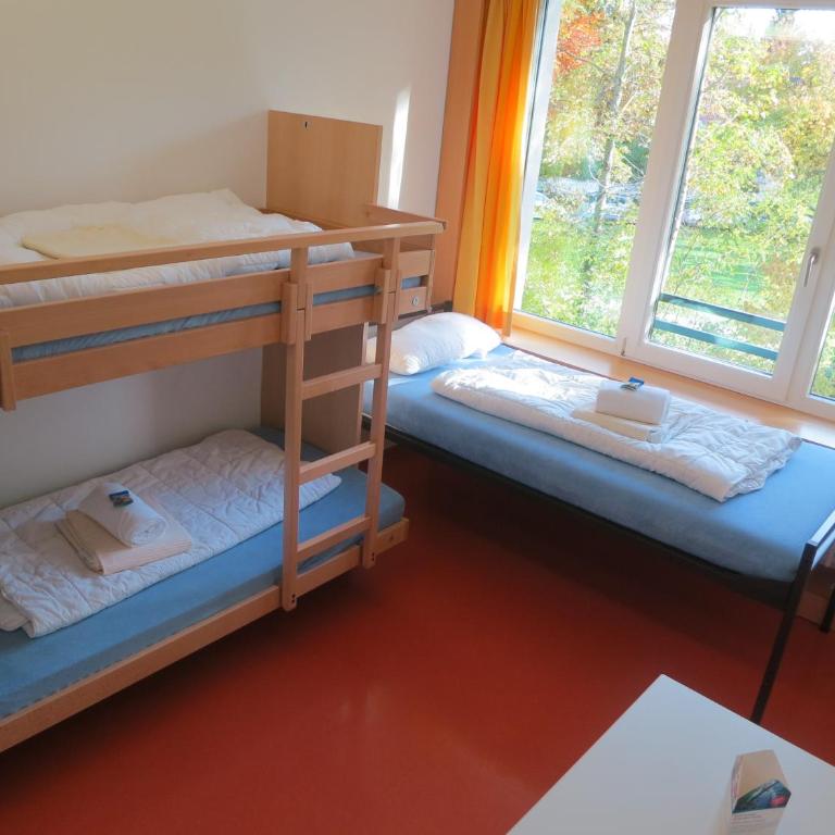 HI Munich Park Youth Hostel - Private Triple Room with Bathroom - 1