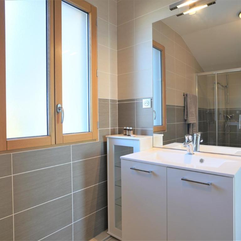 Studio vue montagne centre village parking privé - Appartement 1 Chambre - 12