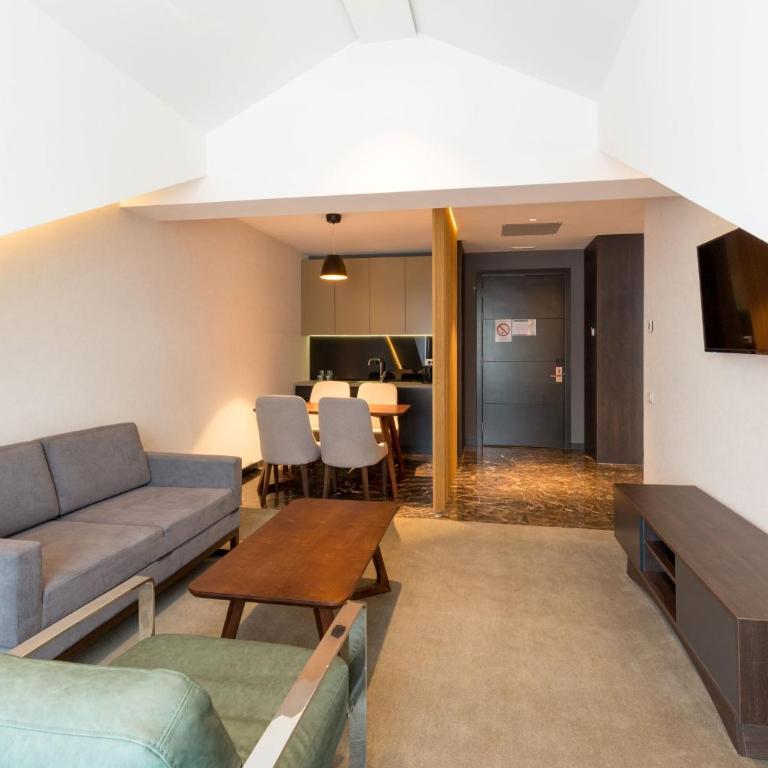 Hotel Crni Vrh - Standardna Porodična Soba - 5