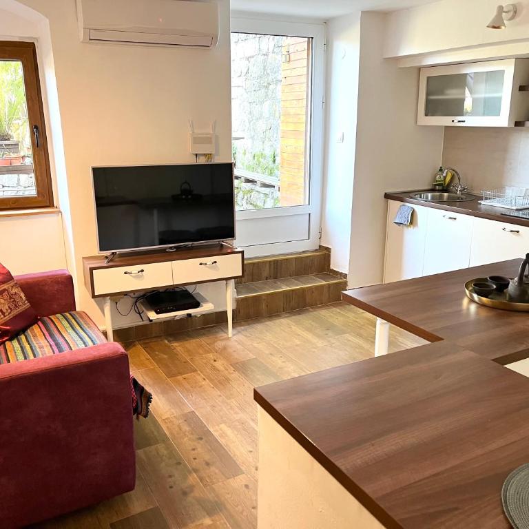 HealthyStudio512 Apartments - Double Room with Extra Bed - 4