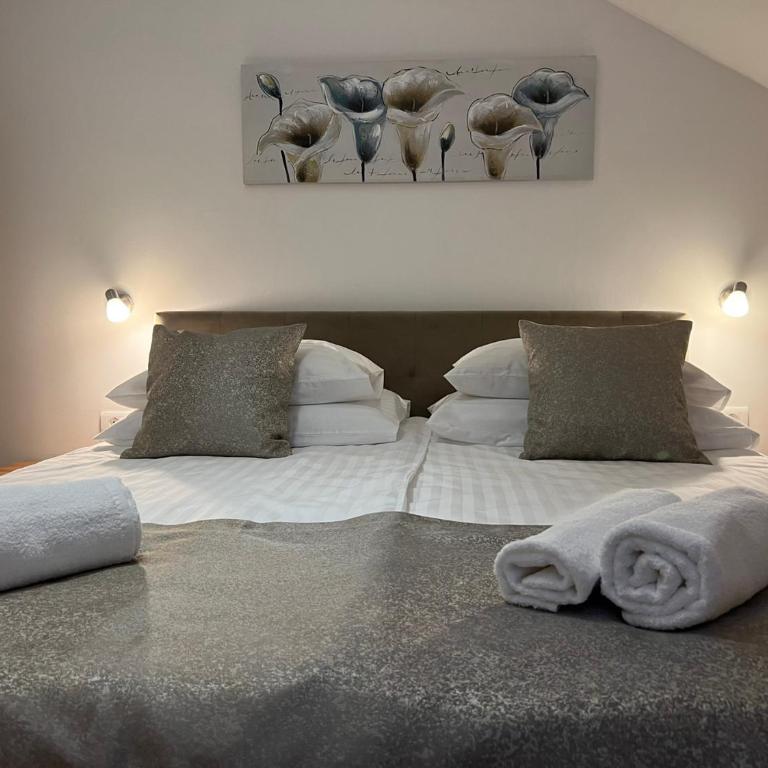 Penthouse City Center - Two-Bedroom Apartment - 12