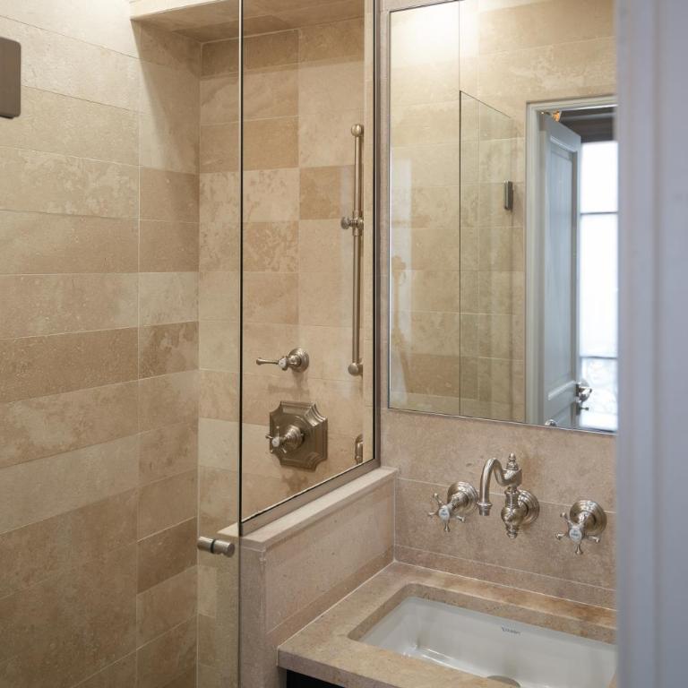 Hotel Saint-Louis en L'Isle - Notre-Dame - Habitación Doble Confort con balcón - 1
