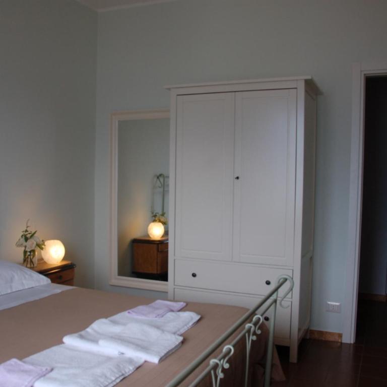 B&B Cherry En Rose - Camera Matrimoniale con Vista Lago - 5