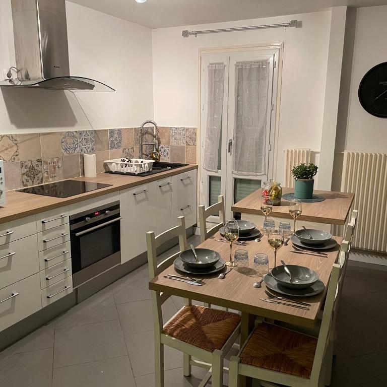 Bel appartement composé de deux chambres - Two-Bedroom Apartment - 6