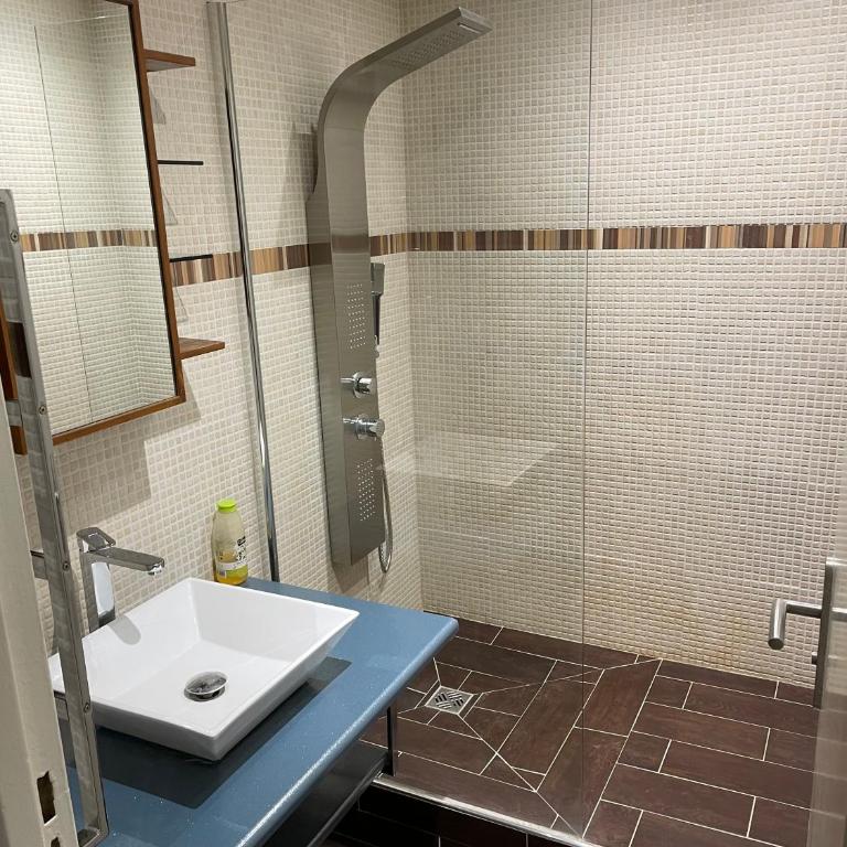 Bel appartement composé de deux chambres - Two-Bedroom Apartment - 5