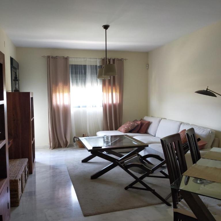 Magnífico apartamento en El Pto de Sta María, Sólo familias o parejas, no aceptamos grupos de jóvenes ni celebraciones, tiene AA, piscina, zona niños y padel - Apartamento de 3 dormitorios - 2